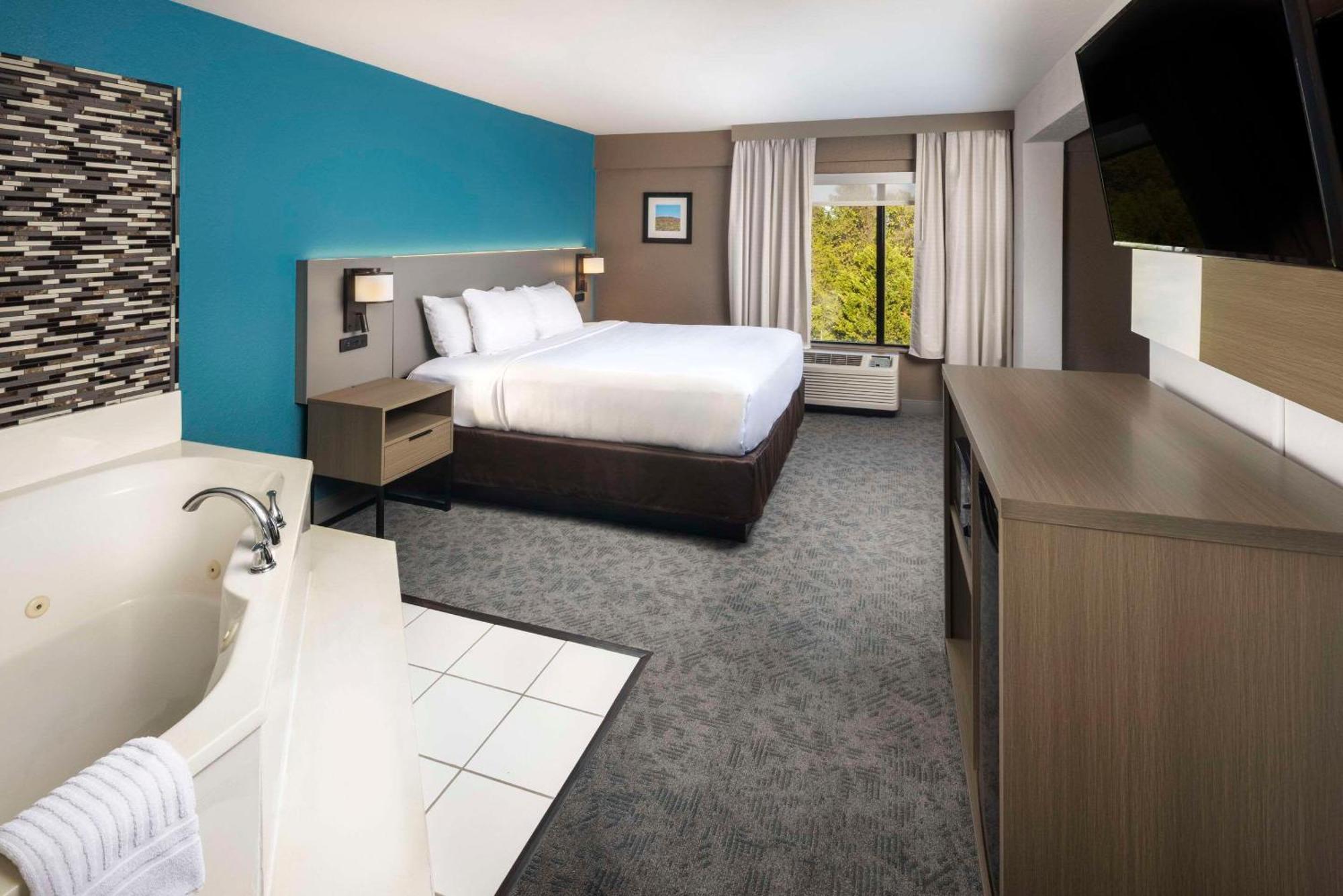 Comfort Inn & Suites Dahlonega University Area Экстерьер фото