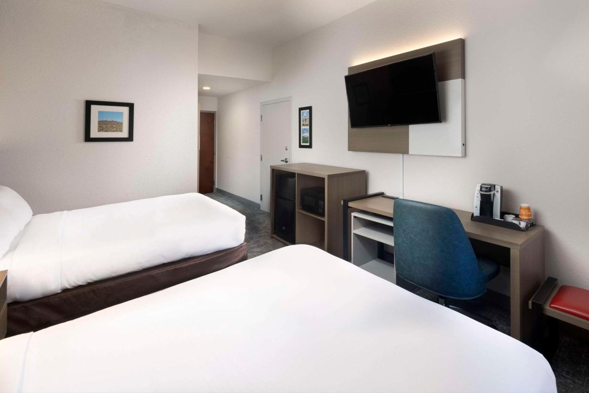 Comfort Inn & Suites Dahlonega University Area Экстерьер фото