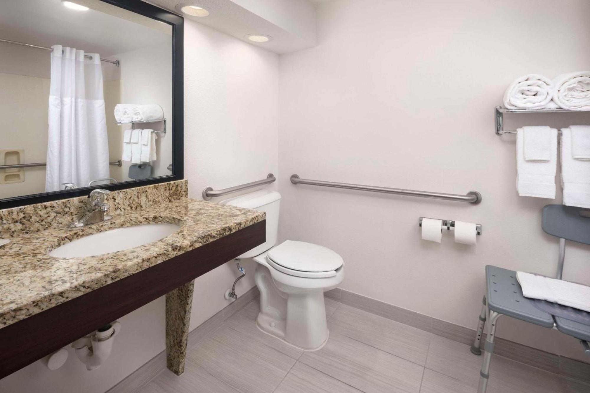 Comfort Inn & Suites Dahlonega University Area Экстерьер фото