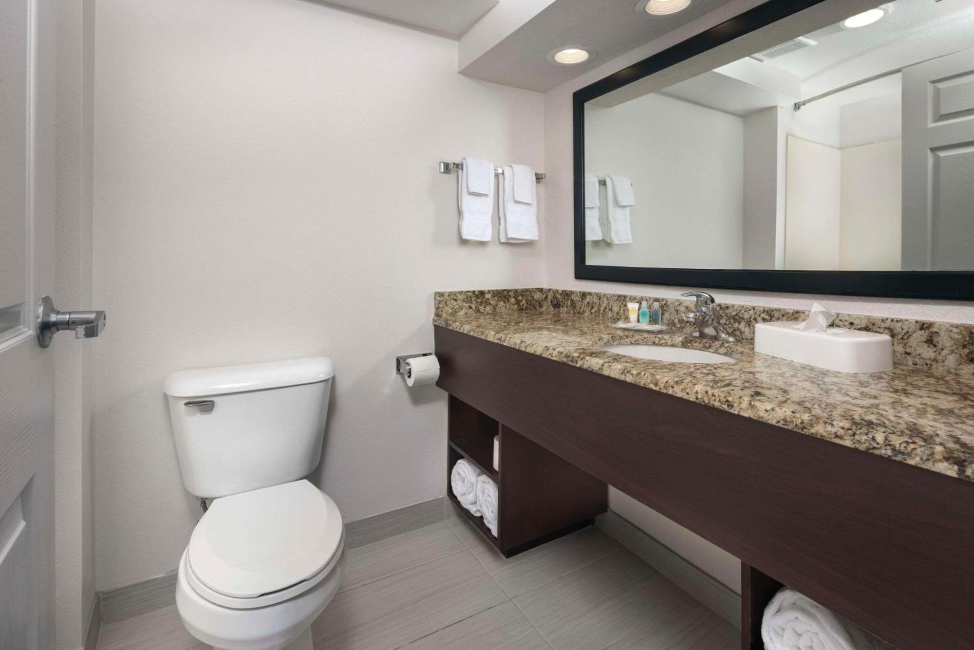 Comfort Inn & Suites Dahlonega University Area Экстерьер фото
