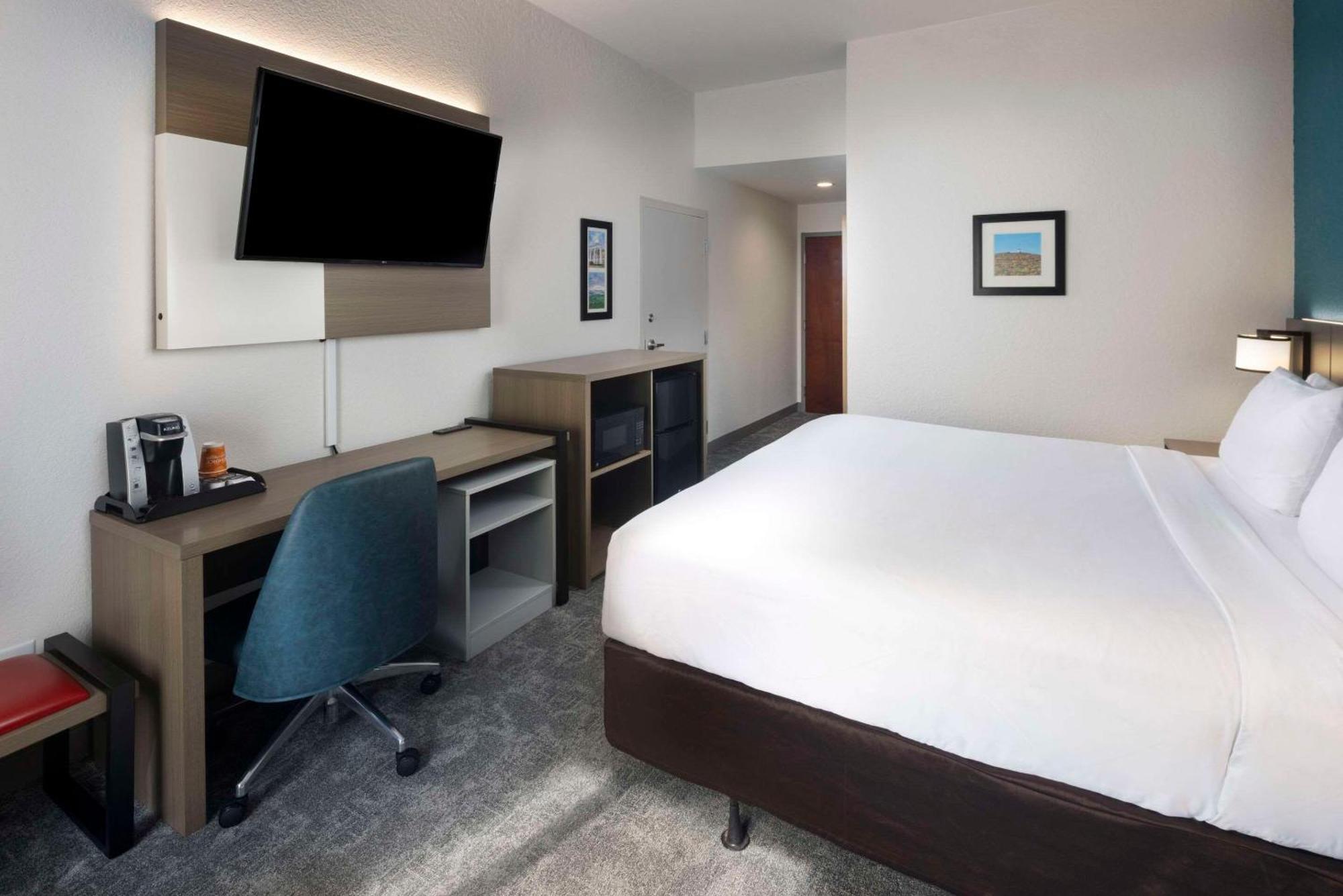 Comfort Inn & Suites Dahlonega University Area Экстерьер фото