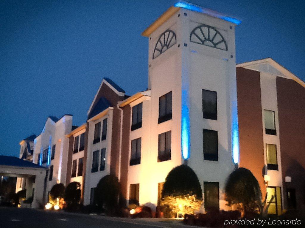 Comfort Inn & Suites Dahlonega University Area Экстерьер фото